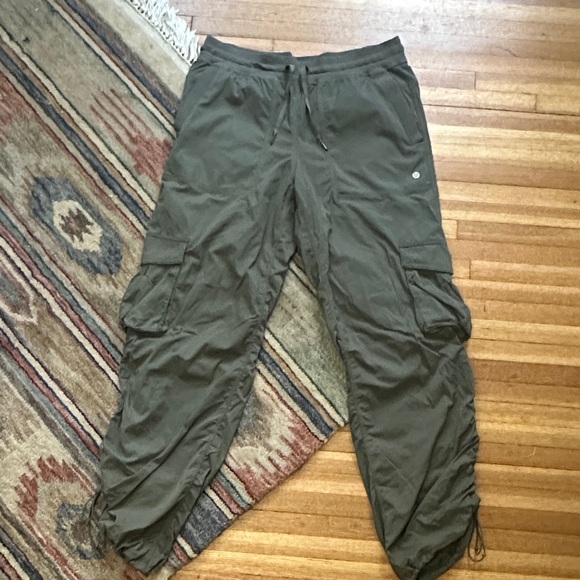 Lululemon Dance Studio Cargo Pants Medium Green - Picture 1 of 2